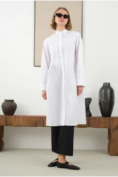 قميص نسائي انيق باللون الأبيض - Фото 2