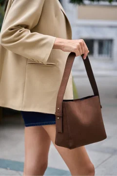 حقيبة كتف نسائية باللون البني مع حزام قابل للتعديل - Фото 2