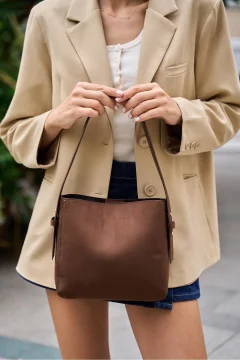 حقيبة كتف نسائية باللون البني مع حزام قابل للتعديل - Фото 8