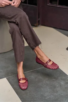 حذاء نسائي فلات شبكي بحزام مزدوج باللون البروغندي - Фото 8