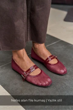 حذاء نسائي فلات شبكي بحزام مزدوج باللون البروغندي - Фото 2