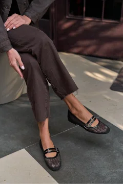 حذاء نسائي فلات شبكي مع حزام مزدوج باللون الاسود - Фото 7