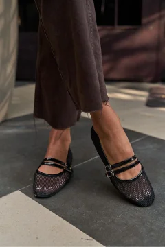 حذاء نسائي فلات شبكي مع حزام مزدوج باللون الاسود - Фото 8