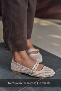 حذاء نسائي فلات شبكي بحزام مزدوج باللون البيج - Фото 2