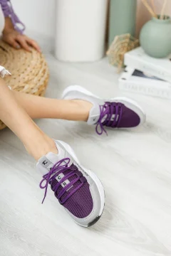 حذاء رياضي نسائي باللون الأرجواني الجليدي - Фото 5