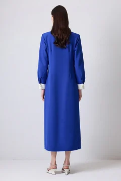 فستان كريب بأزرار ذهبية - Фото 3