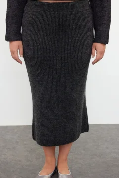 طقم سترة وتنورة مضلعة برقبة دائرية - Фото 8