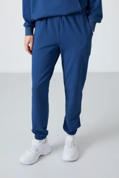 طقم بدلة رياضية نسائية باللون الازرق الداكن - Фото 8