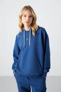 طقم بدلة رياضية نسائية باللون الازرق الداكن - Фото 6