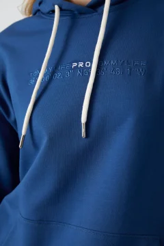 طقم بدلة رياضية نسائية باللون الازرق الداكن - Фото 3