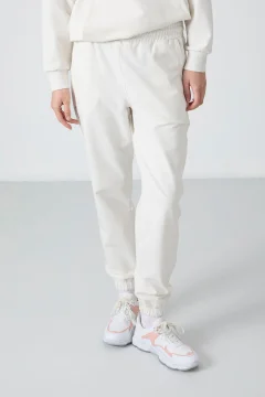 طقم بدلة رياضية نسائية بلون اكرو - Фото 8