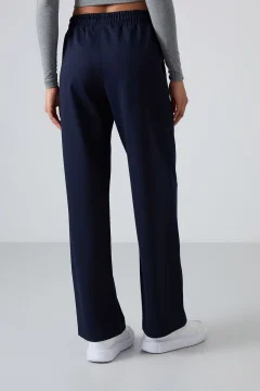 بنطلون رياضي نسائي واسع الساق بخصر عالٍ وجيوب بلون ازرق داكن - Фото 6