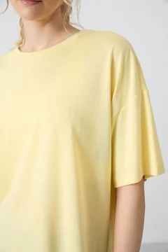 تي شيرت نسائي أصفر كبير الحجم مع أزرار ناعمة - Фото 8