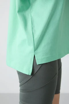 تي شيرت نسائي باللون الأخضر المائي - Фото 8