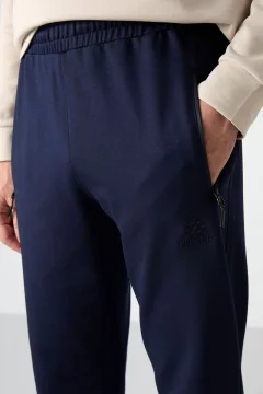 بنطال رياضي رجالي كلاسيكي ضيق بثلاثة جيوب باللون الازرق الداكن - Фото 3