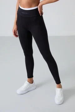 طقم رياضي تي شيرت كابري قصير وبنطال ضيق باللون الاسود - Фото 8