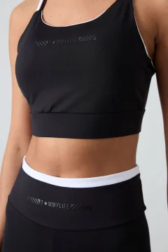 طقم رياضي تي شيرت كابري قصير وبنطال ضيق باللون الاسود - Фото 9