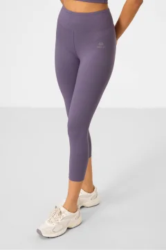 طقم نسائي رياضي من بلوزة رياضية قصيرة باللون الارجواني وبنطال ضيق - Фото 4