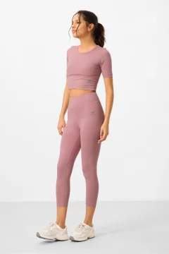 طقم نسائي رياضي من بلوزة قصيرة وبنطال ضيق بقصة ضيقة باللون الوردي - Фото 3