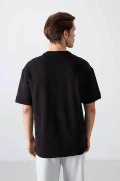 تي شيرت رجالي من القطن باللون الأسود - Фото 9