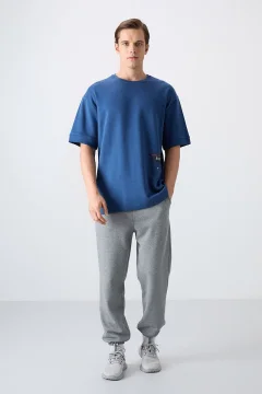 تي شيرت رجالي باللون الازرق - Фото 2