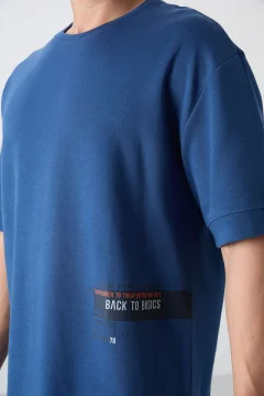 تي شيرت رجالي باللون الازرق - Фото 3