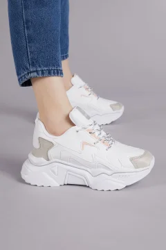 حذاء رياضي أبيض ورمادي للنساء - Фото 5