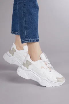 حذاء رياضي أبيض ورمادي للنساء - Фото 6