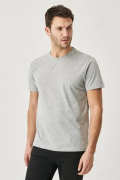 Men's Basic T-Shirt - Фото 1