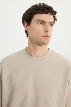 سويت شيرت رجالي باللون البيج برقبة دائرية - Фото 8