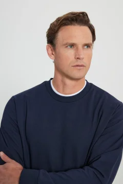 سويت شيرت رجالي باللون الأزرق الداكن برقبة دائرية - Фото 4