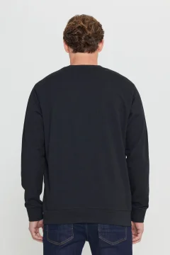 سويت شيرت أسود برقبة دائرية - Фото 5