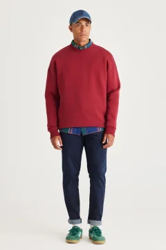 سويت شيرت رجالي كبير الحجم من الصوف باللون العنابي - Фото 2