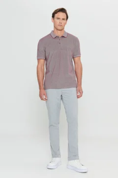 تي شيرت رجالي ذو قصة مريحة بياقة بولو باللون البروغندي - Фото 6