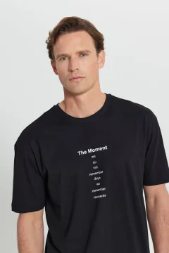 تي شيرت رجالي أسود داكن بقصة ضيقة وياقة دائرية - Фото 4