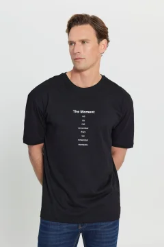 تي شيرت رجالي أسود داكن بقصة ضيقة وياقة دائرية - Фото 3