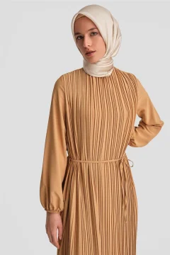 فستان نسائي انيق باللون البيج - Фото 6