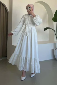 فستان مطرز باللون الابيض - Фото 4