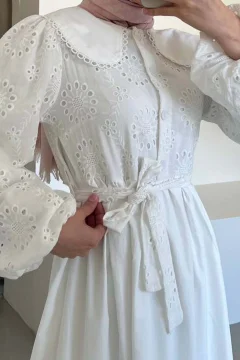 فستان مطرز باللون الابيض - Фото 3
