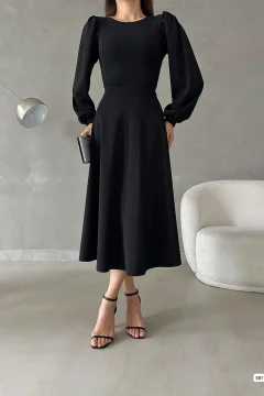 فستان أسود طويل من قماش الكريب بأكمام - Фото 6