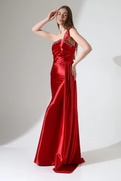 فستان سهرة ستان احمر مع تطريز فضي - Фото 8