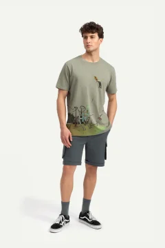 تي شيرت بتصميم عادي للجنسين باللون الكاكي الداكن - Фото 2