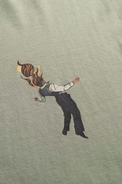 تي شيرت بتصميم عادي للجنسين باللون الكاكي الداكن - Фото 4