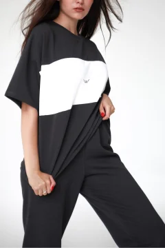 تي شيرت نسائي أسود مطرز - Фото 4