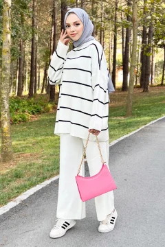 بدلة تريكو مخططة باللون الأبيض - Фото 6