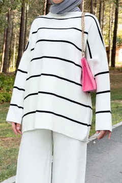 بدلة تريكو مخططة باللون الأبيض - Фото 8