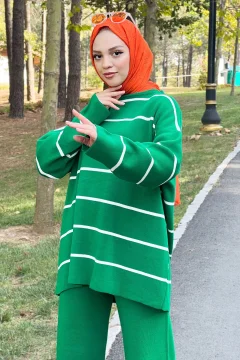 بدلة تريكو مخططة باللون الأخضر - Фото 6