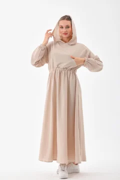 فستان رياضي نسائي صيفي من الكتان بغطاء للرأس وجيب برباط باللون البيج - Фото 5