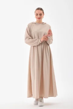 فستان رياضي نسائي صيفي من الكتان بغطاء للرأس وجيب برباط باللون البيج - Фото 6