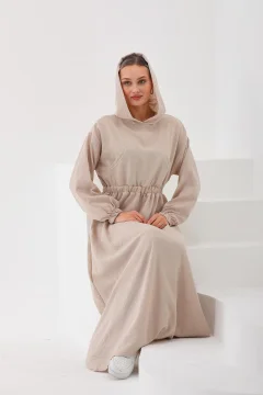 فستان رياضي نسائي صيفي من الكتان بغطاء للرأس وجيب برباط باللون البيج - Фото 7